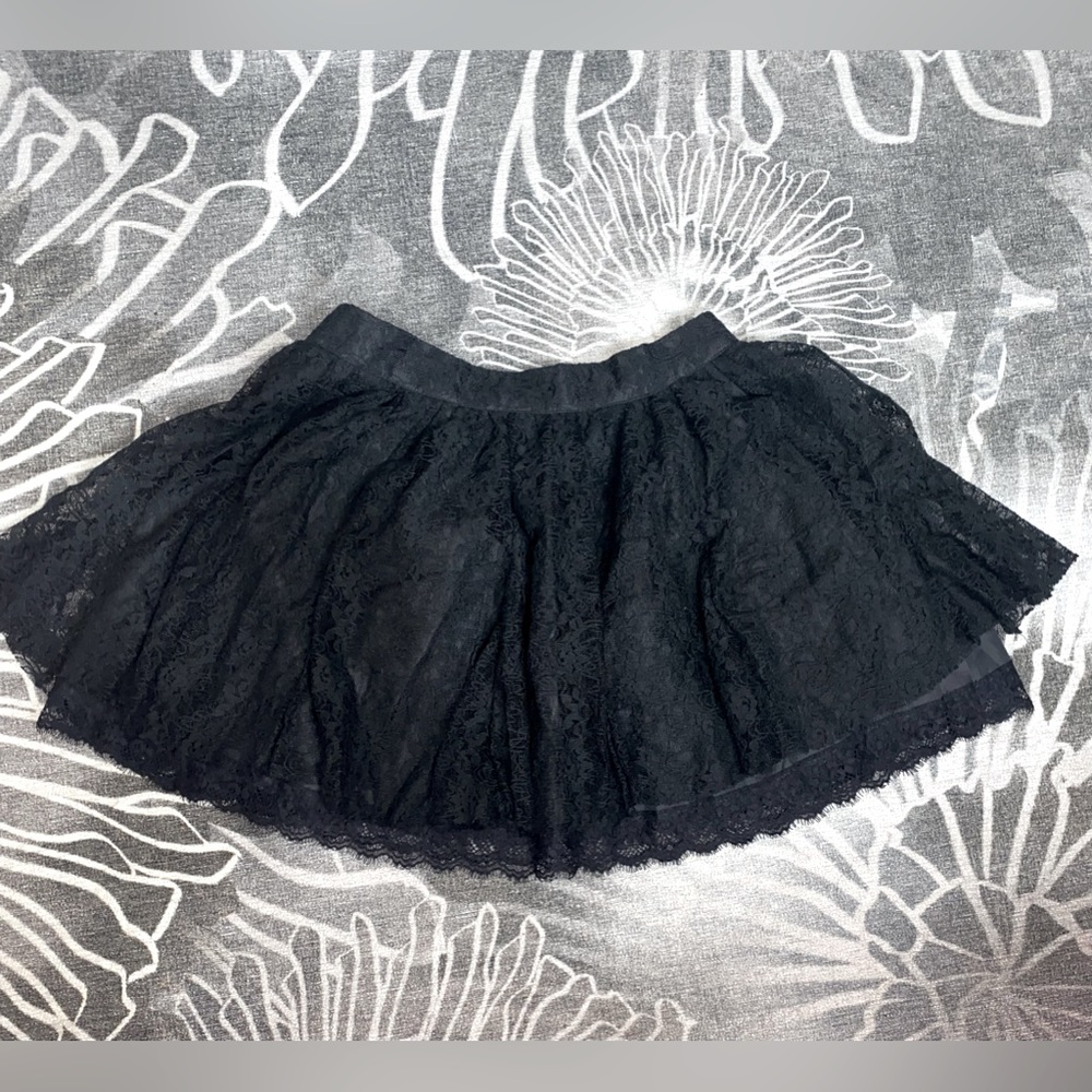 Lace mini skirt